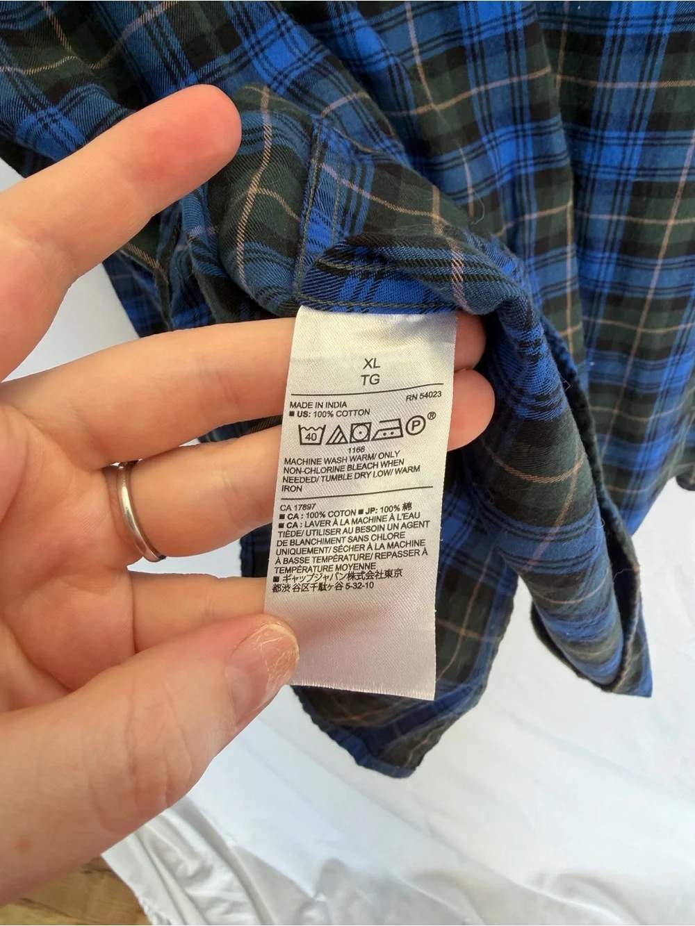 Banana Republic Blue & Black Plaid Long-Sleeve Button-Down Shirt